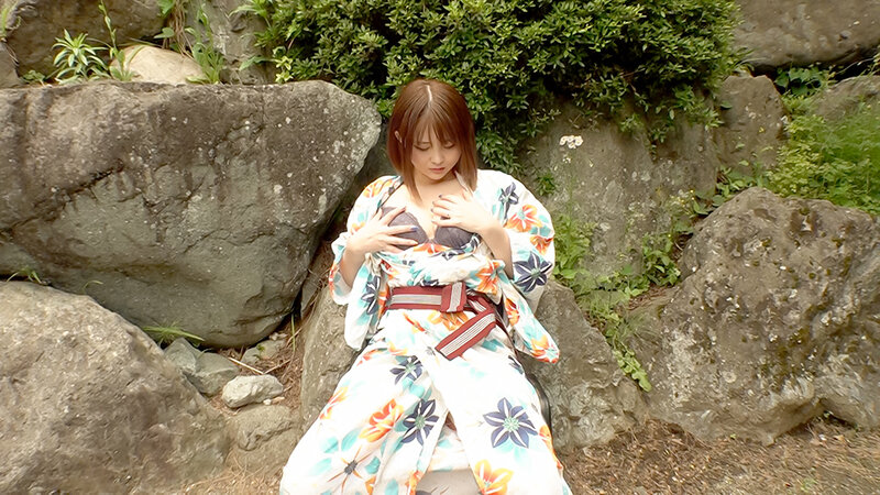 「【瑠衣31歳】敏感体質の美人妻が和服姿でオナニー披露！顔射＆中出しで乱れる人妻の姿が艶めかしい」のサンプル画像19枚目