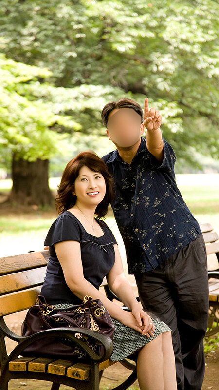 「熟年人妻の濃厚フェラと中出しセックスで絶頂アクメ!巨乳熟女夫婦の愛情交尾6組」のサンプル画像3枚目