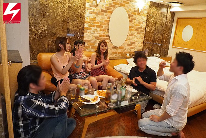 「【素人】女子大生3人組をナンパしてほろ酔い乱交パーティー！スレンダー美女とハメまくり」のサンプル画像7枚目