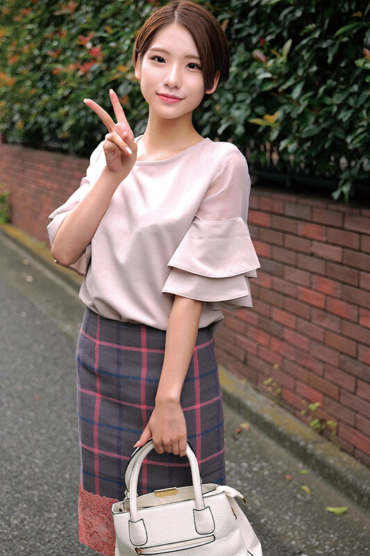 「【素人女子大生】美乳美少女がナンパされ濃厚キス体験から中出しまで許してしまう展開」のサムネイル