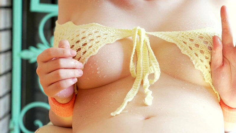 「ひみつちゃんのセクシーグラビア動画｜Hカップ巨乳美女の魅惑ボディを堪能」のサンプル画像2枚目