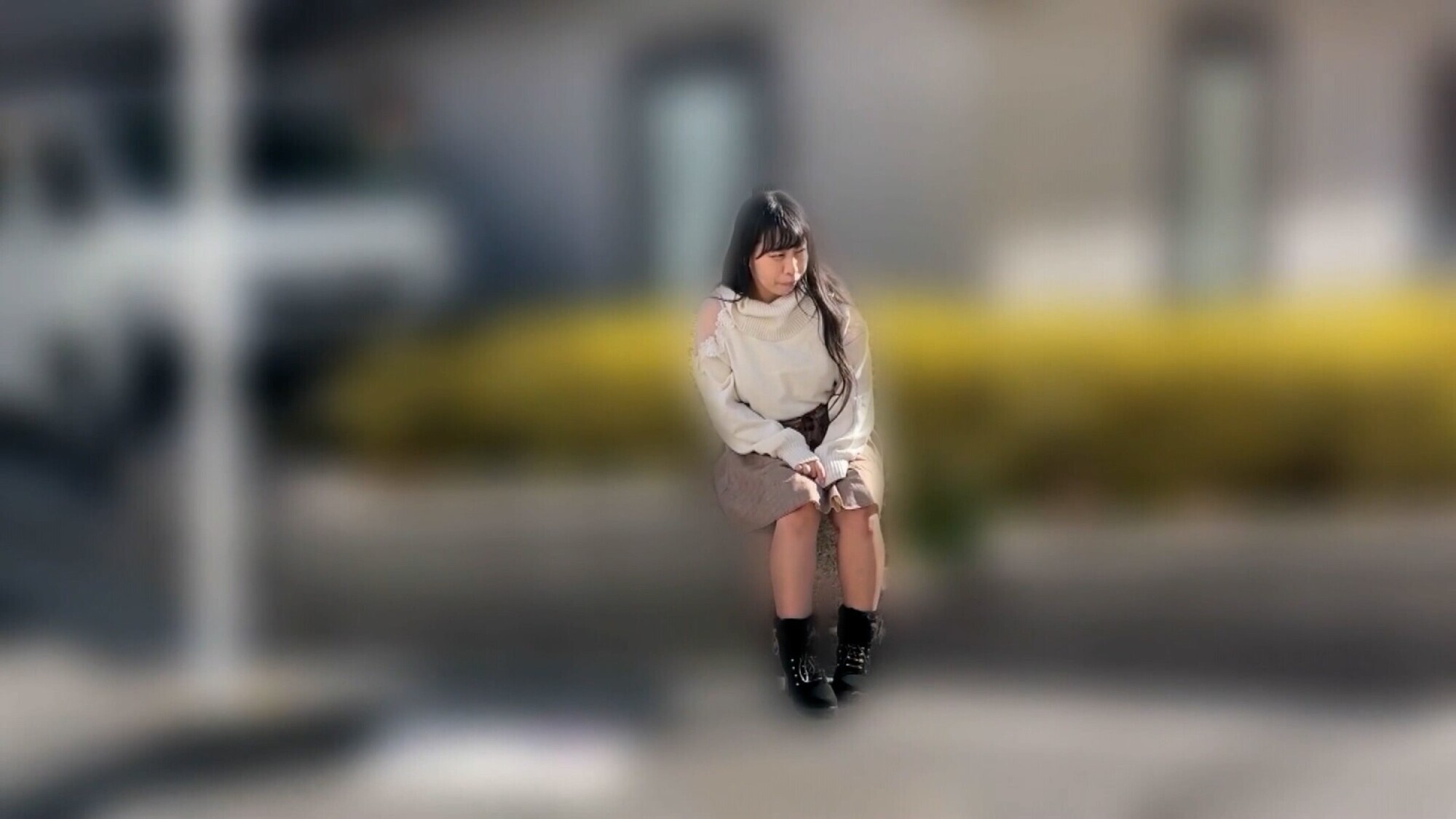 「餅田ササピリカの羞恥プレイ動画|黒髪美少女がリモバイ散歩で恥じらう姿が話題」のサンプル画像13枚目