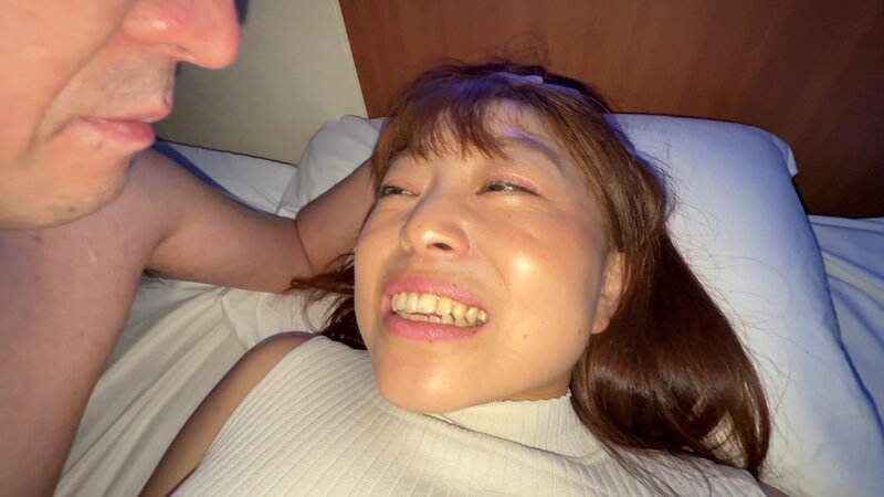 「【赤城穂波】素人お姉さんをナンパ！超長舌ディープキス＆濃厚キスで魅せる個人撮影動画」のサムネイル