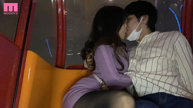 「神宮寺ナオが魅せる寝取られNTR！巨乳痴女の淫語囁き誘惑で中出し三昧の密着デート」のサンプル画像2枚目