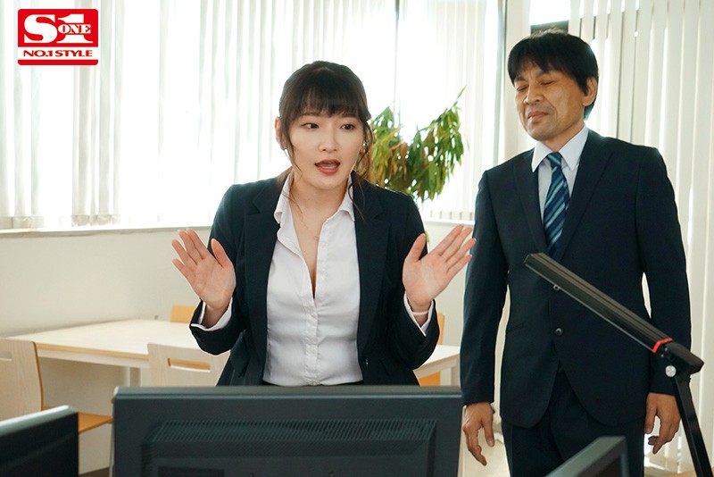 「鷲尾めい Jカップ巨乳OL女上司とNTR寝取られパイズリ！酔った夜の禁断ラブホ密会」のサムネイル