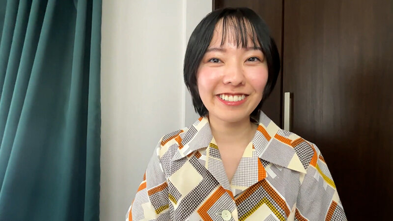 「【素人ナンパ】美人お姉さんコーヒースタンド店員まりちゃんに街角で声かけ恥じらいアナル観察」のサムネイル