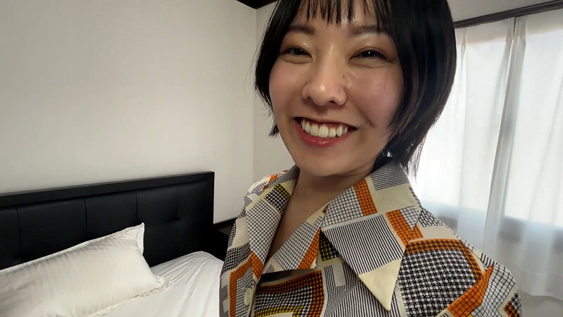 「【素人ナンパ】美人お姉さんコーヒースタンド店員まりちゃんに街角で声かけ恥じらいアナル観察」のサンプル画像20枚目