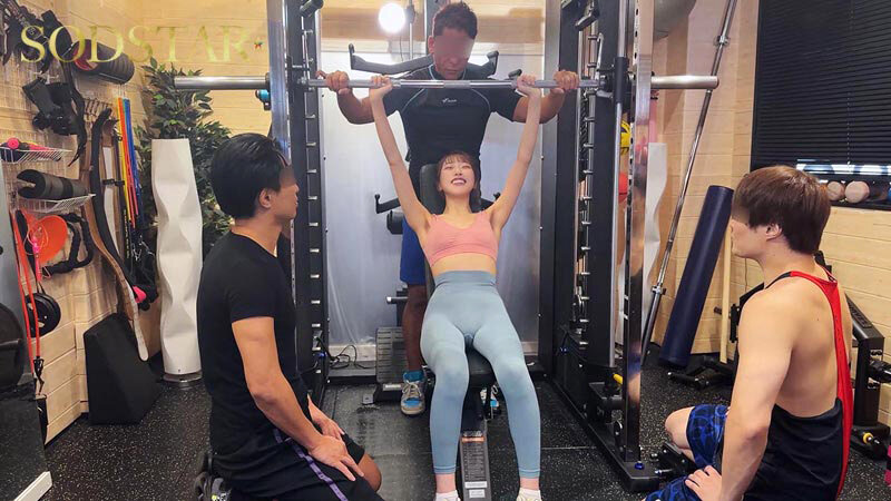 「天神羽衣が筋肉トレーナーと3P・4Pで潮吹き絶頂!スレンダーアイドルの本気セックス」のサンプル画像11枚目