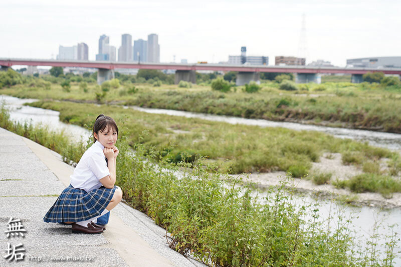 「咲月ひな 3P・4Pデビュー作！パイパン美少女の純粋無垢な貧乳ボディが魅せる初体験」のサムネイル