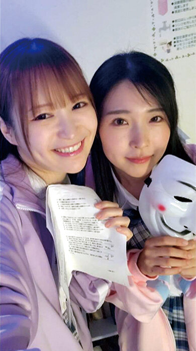 「天馬ゆい・皆月ひかる 女子校生不良娘がイラマチオ拷問で潮吹き絶頂!学生服姿で完全屈服」のサンプル画像4枚目