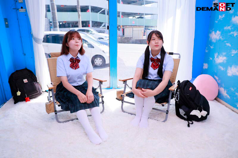 「【素人】マジックミラー号で友達同士がオナニー見せ合い!羞恥プレイから3Pへ発展する衝撃展開」のサンプル画像9枚目