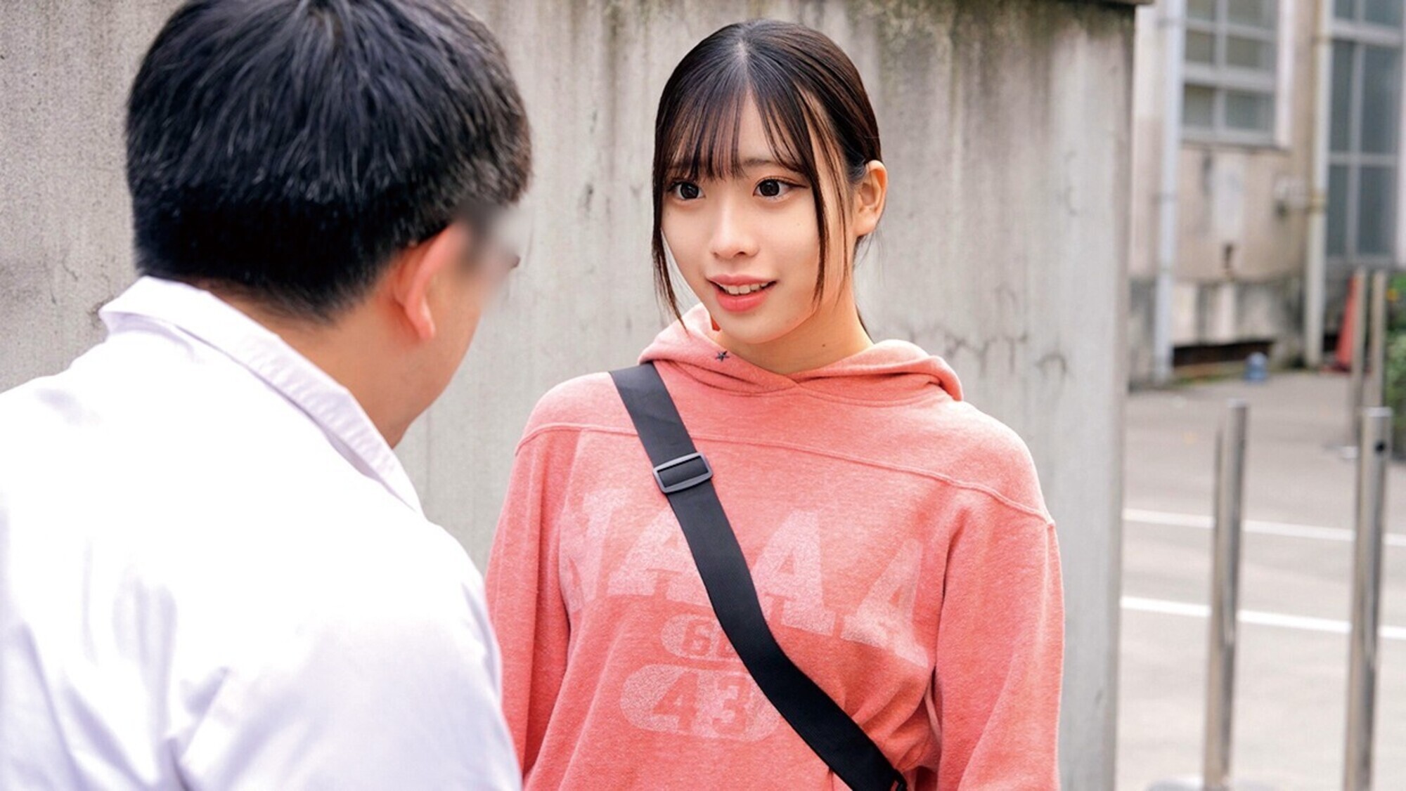 「産後処女・・・欲求不満な新米ママが「童貞チ○ポにお口だけでコンドーム装着」に挑戦!ノーハンドで童貞デカチンを夢中で咥えたご無沙汰なママのオマ○コはいやらしいスケベ汁が溢れ出す!夫に内緒で筆おろしwwエロ優しい奥様はゴムを外して生中出し!」のサムネイル