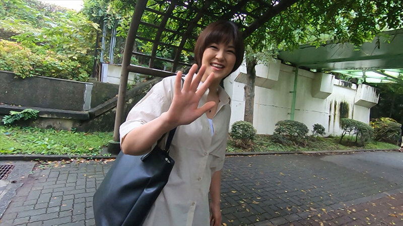 「【素人人妻】剛毛熟女36人のナンパ中出し3P!フェラ&バイブオナニーで乱れる無防備妻ベスト」のサンプル画像13枚目