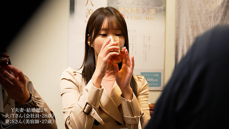 「【人妻NTR】潮吹き×バイブ責めで声我慢！砂風呂拘束マッサージで連続アクメする美尻妻の寝取られ動画」のサムネイル