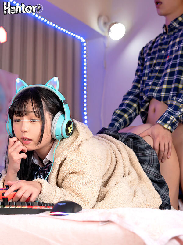 「お尻を突き出しサイレントおねだり！ゲームに夢中でボクの話を無視するゲーマー妹。頭にきて妹のチクビを触ったけど無視！でも実は感じていたらしく…」のサンプル画像12枚目