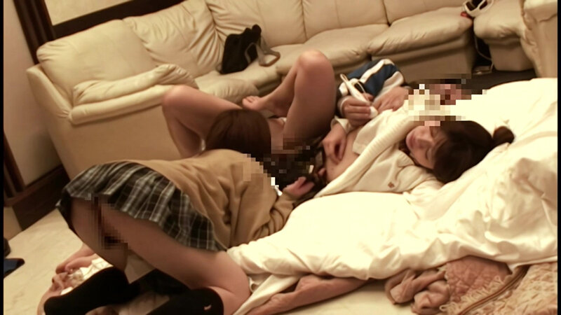 「【素人】関西女子2人組が競泳水着＆ブルマ姿で3P・4P体験！学生服コスプレも」のサンプル画像11枚目