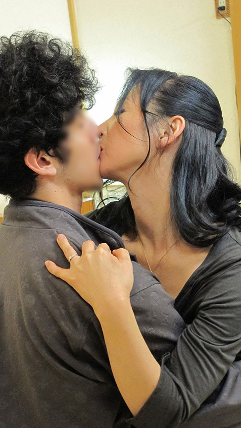 「【熟女ドラマ】母と息子の禁断の関係を描いた近親相姦作品8編収録｜4時間スペシャル」のサンプル画像8枚目