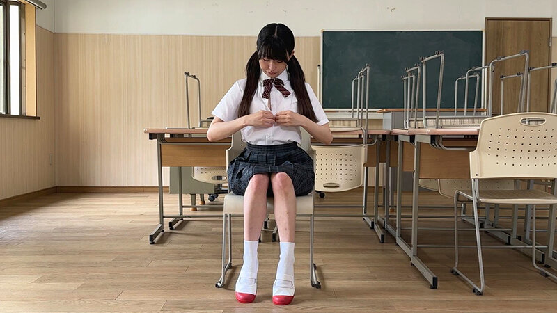 「【素人女子校生】制服JKの野外露出プレイ！恥ずかしい羞恥調教で優等生が全裸に【辱め】」のサムネイル