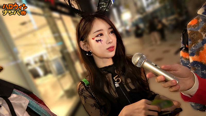 「【夏海】スレンダー美尻コスプレギャルが乱交で中出し＆顔射されるハロウィンナンパ」のサンプル画像2枚目