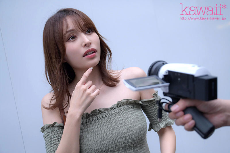 「伊藤舞雪の4年ぶり禁欲解禁！スレンダー巨乳美女が潮吹きアクメで絶頂SEX」のサムネイル