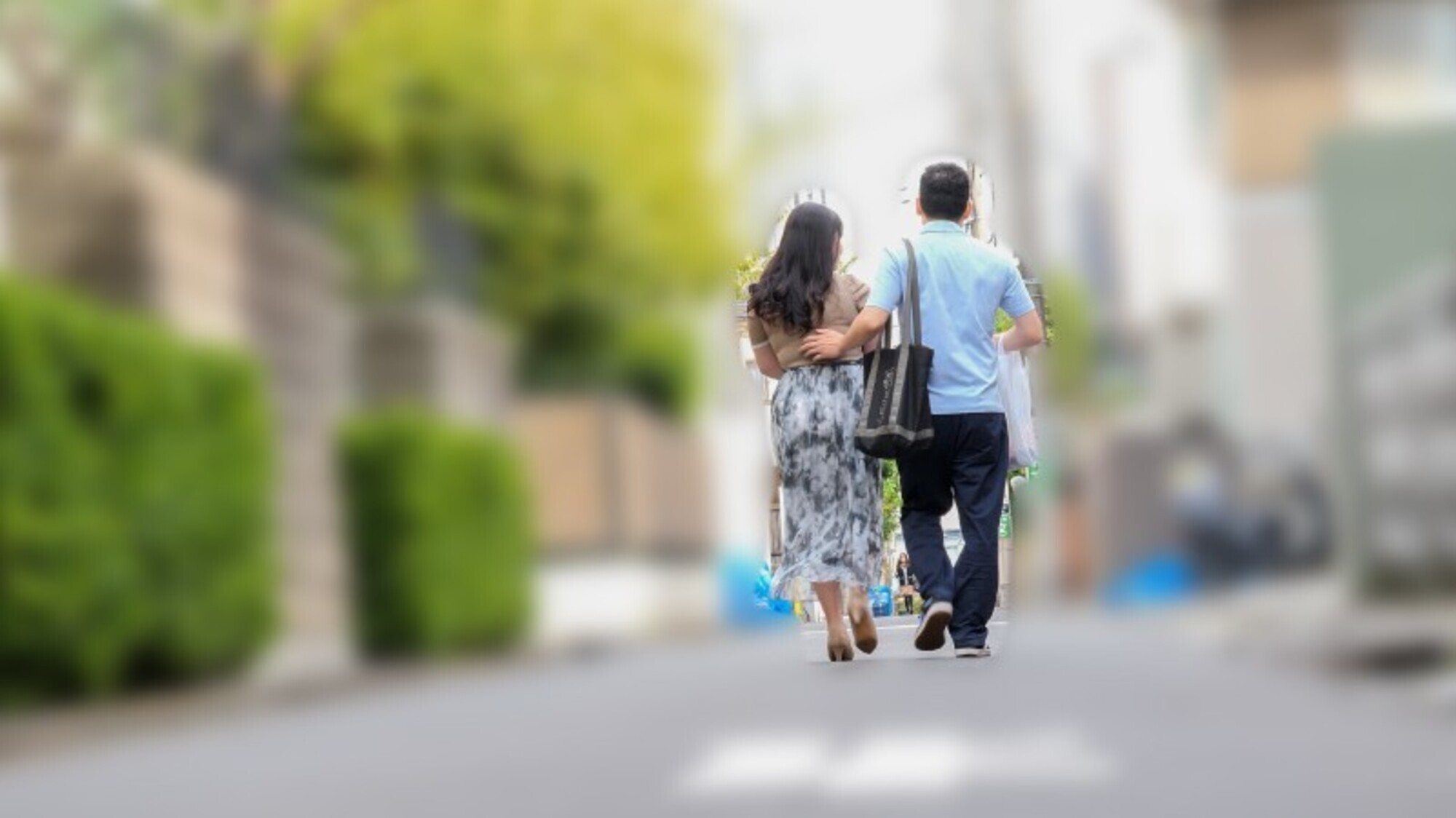 「奥さん俺の極太チ●ポに子宮をガン突きされてアヘ逝きビクビク、電話鳴ってもガン無視で連続中出し懇願中。もう俺の専用ザーメン便器確定www」のサンプル画像2枚目