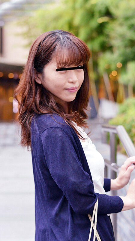 「【素人人妻ナンパ】巨乳パイパン熟女12人にハメ撮り中出し！潮吹き絶頂する欲求不満の人妻たち」のサンプル画像8枚目