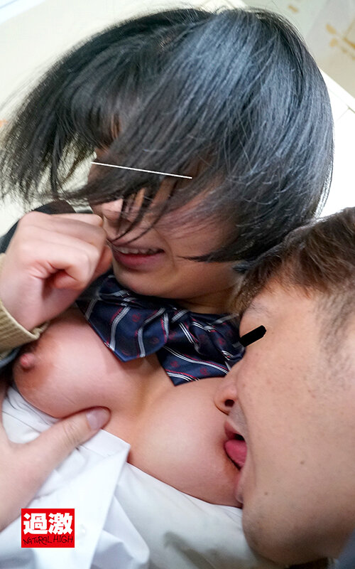 「女子校生グループと3P・4Pで中出し潮吹き体験！追跡系企画で全員と禁断プレイ」のサンプル画像2枚目