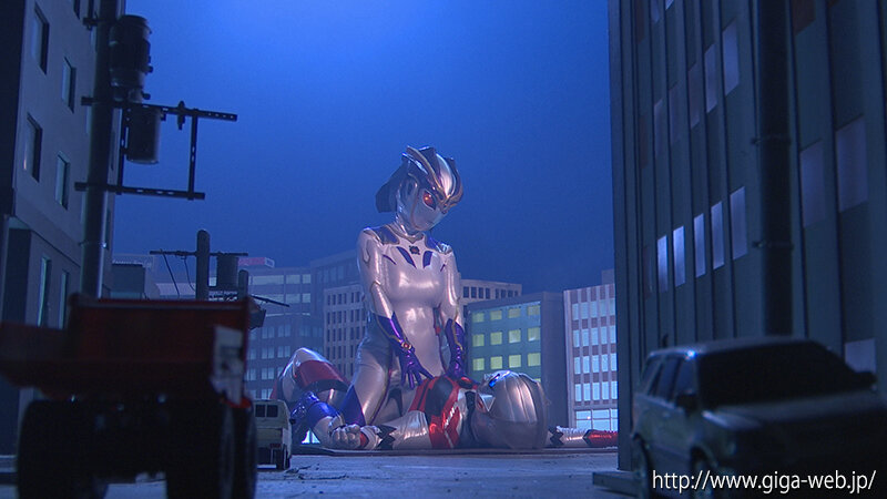 「月島さくらが女戦士に変身！悪の宇宙人との激闘バトルで見せる熱演アクション」のサンプル画像16枚目