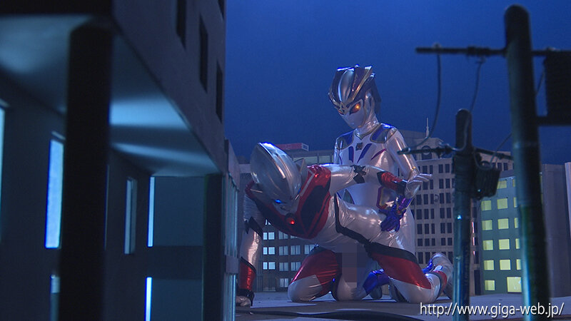 「月島さくらが女戦士に変身！悪の宇宙人との激闘バトルで見せる熱演アクション」のサンプル画像18枚目