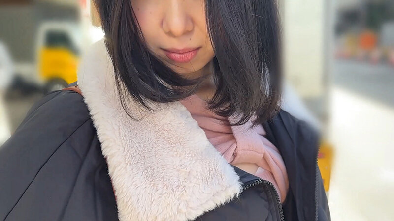 「素人お姉さんナンパ企画!食品工場事務員みりなちゃんが街中でM男にワキ舐め許可する神対応」のサンプル画像2枚目