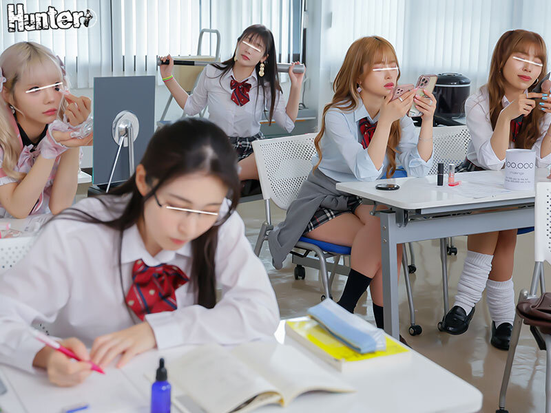 「【女子校生】ハーレム乱交で騎乗位＆3P中出し！ヤリマンJKたちの連続フェラ責めに絶倫チ○ポが暴発」のサンプル画像2枚目