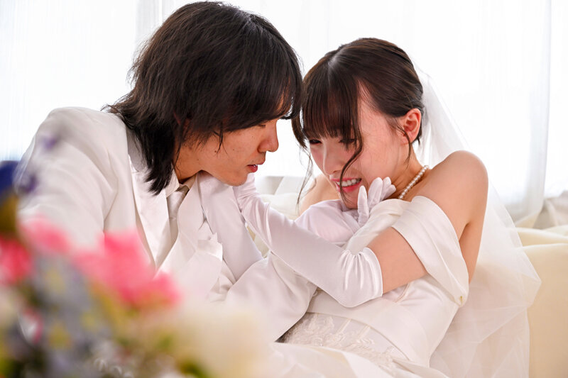 「白石もも 巨乳美女が乱交3P4Pで連続アクメ絶頂！中出しされまくる衝撃映像」のサムネイル