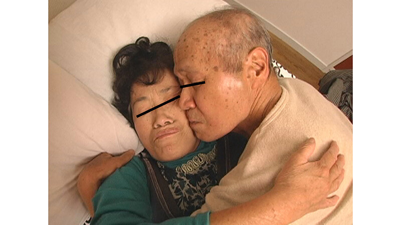 「【熟女】世代を超えた濃厚交尾!クンニ・騎乗位・バックで乱れる美熟女の本気セックス」のサンプル画像17枚目