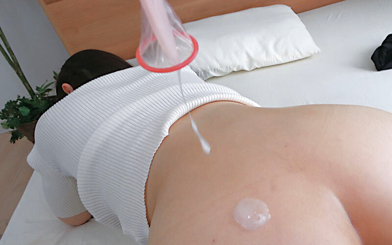 「【素人人妻】性欲旺盛な若妻との3P・4P拘束プレイ！欲求不満な普通の奥様との濃厚セックス2枚組」のサンプル画像15枚目