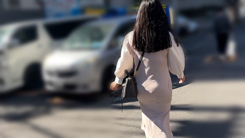 「【素人ナンパ】女子大生みのりちゃんをくすぐり体験！街角で声をかけた社員食堂バイト娘」のサムネイル