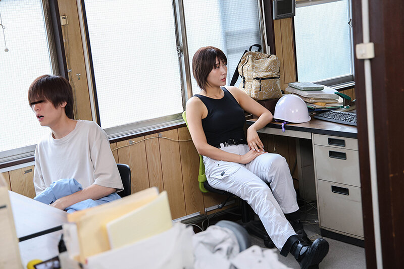 「【巨乳女上司】高身長工場長が部下に中出し3Pでご奉仕！男勝りな長身美女の濃厚プレイ」のサンプル画像6枚目