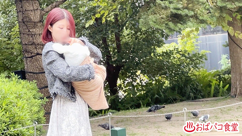 「【素人】美人妻が娘の前で寝取られ不倫SEX！身体で返済する衝撃NTR中出し映像」のサンプル画像2枚目