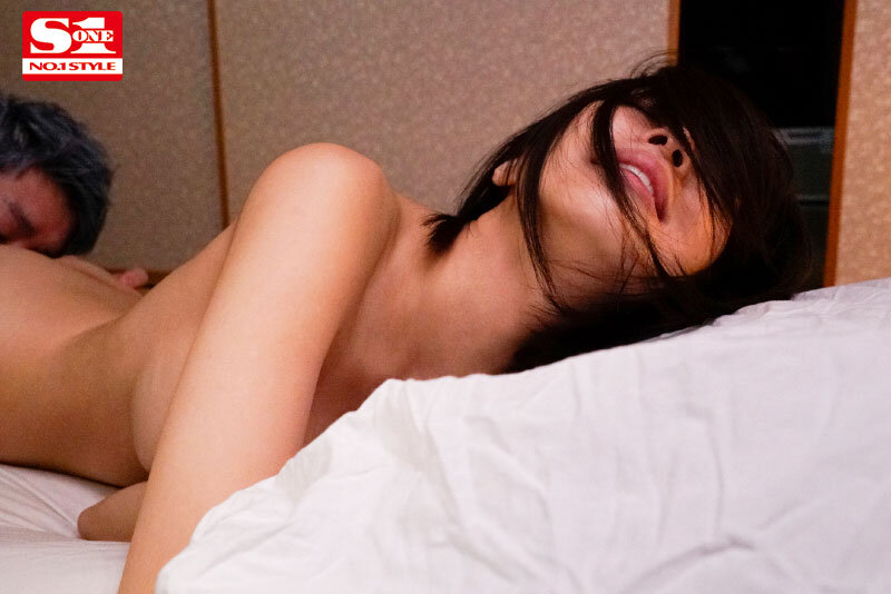 「つばさ舞のNTR作品|義父との禁断関係に溺れる巨乳スレンダー若妻の寝取られ絶頂」のサンプル画像7枚目