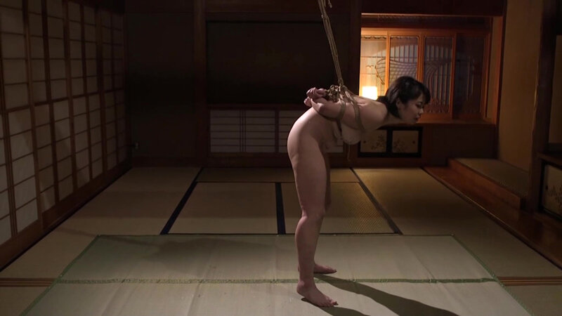 「赤瀬尚子のSM緊縛調教動画｜巨乳熟女が蝋燭責め・放尿プレイで乱れる姿」のサンプル画像16枚目