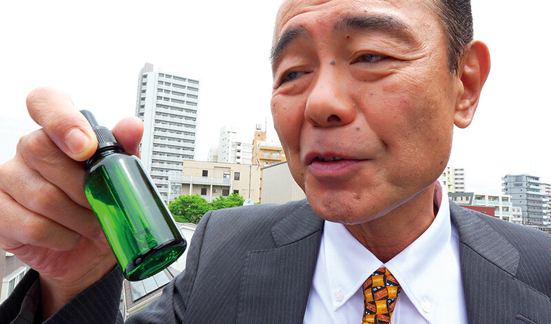 「蒼山愛奈が魅せる人妻NTR！美乳スレンダー妻の3P寝取られプレイに興奮必至」のサンプル画像4枚目