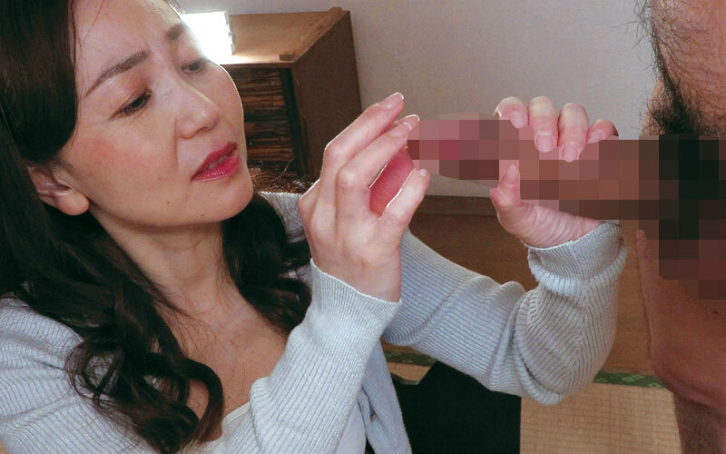 「祈山愛・美ノ辺さやか・栗山さつき｜熟女がセンズリ鑑賞から興奮してフェラ・騎乗位で中出しする濃厚プレイ」のサンプル画像7枚目