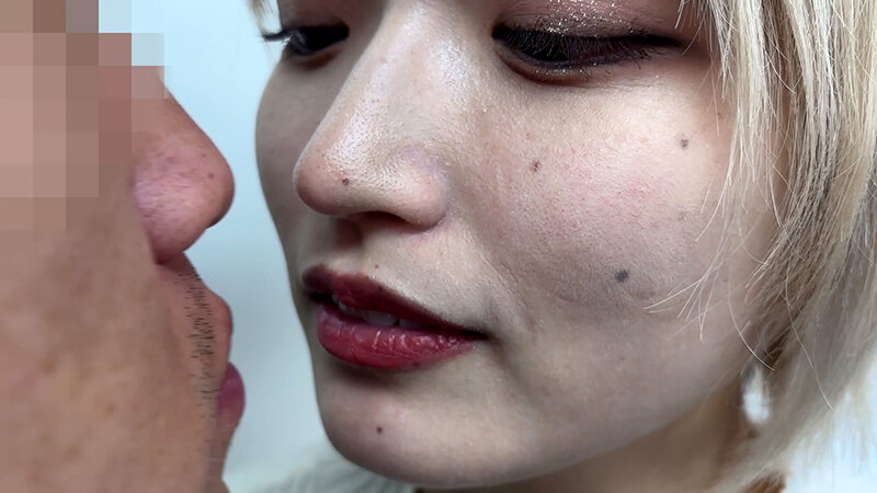 「【素人ナンパ】美人お姉さん美容部員がM男に濃厚キス・接吻を許す衝撃映像」のサンプル画像4枚目