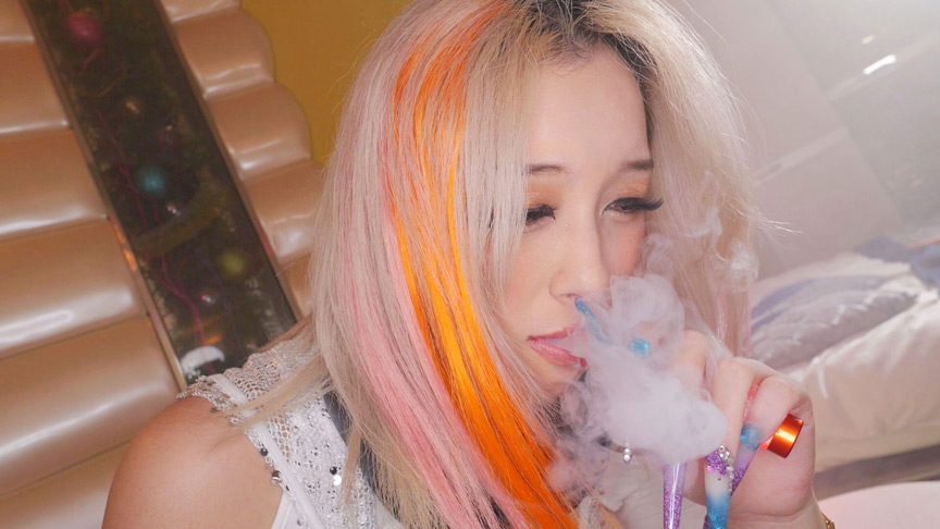 「【素人ギャル】治験バイトで誘惑される黒ギャル美女のエッチな検証動画が話題」のサムネイル