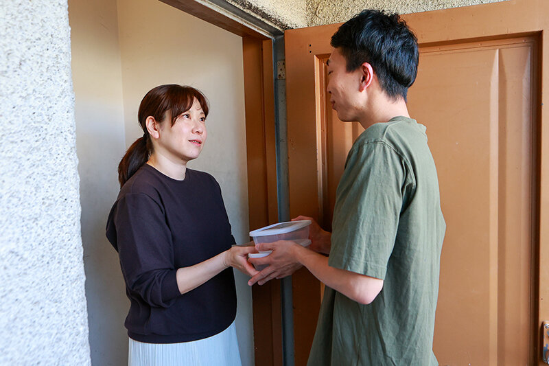 「久宝ななえ|ぽっちゃり五十路熟女妻がNTR寝取られフェラで魅せる濃厚プレイ」のサンプル画像5枚目