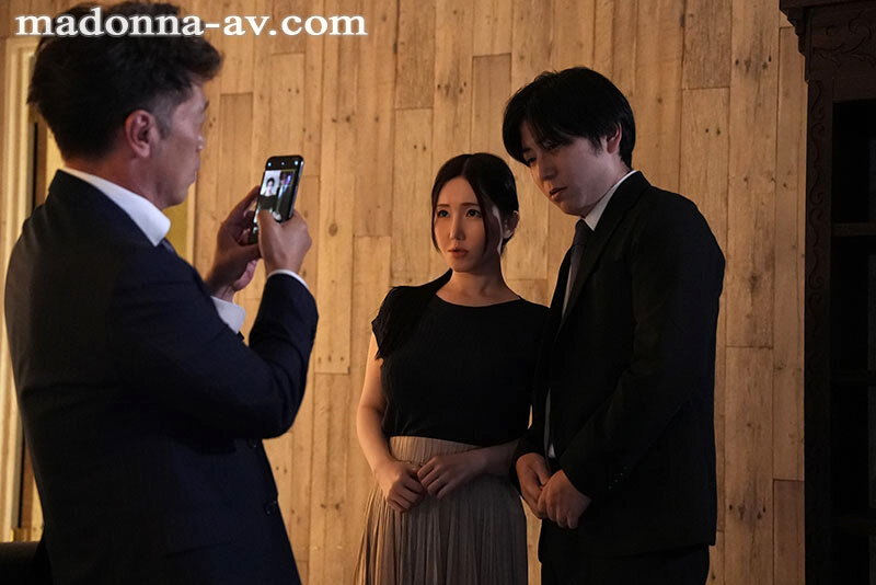 「夏目玲香が魅せる人妻NTR！巨乳熟女の寝取られ中出し不倫映像がエロすぎる」のサムネイル