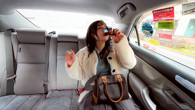 「サトウアカリ 超乳ぽっちゃり素人が密室タクシーで中出しされる濃厚プレイ」のサンプル画像2枚目