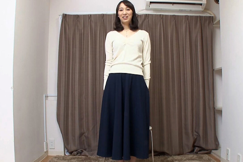 「園田里香・中山奈緒 30代美乳人妻の初ヘアヌード撮影会｜スレンダー熟女の素人作品」のサンプル画像12枚目