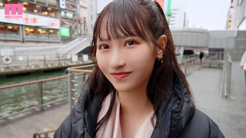 「美少女・小野六花が逆ナンで騎乗位披露！スレンダー美乳ボディの大阪凱旋SEX旅行」のサンプル画像2枚目