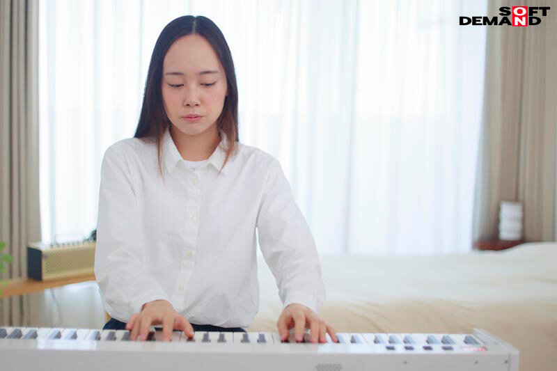 「あんどうはな AVデビュー作品|スレンダー素人美女の初撮り映像が話題」のサンプル画像15枚目