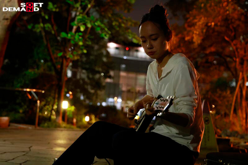 「あんどうはな AVデビュー作品|スレンダー素人美女の初撮り映像が話題」のサンプル画像9枚目